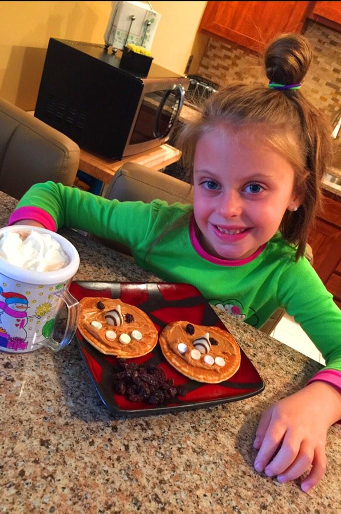 mom2g08's tweet photo. 😃🍬💗 #BreakfastTimeFun #DayOff  #ElectionDay http://t.co/4cSWQ7IJSu