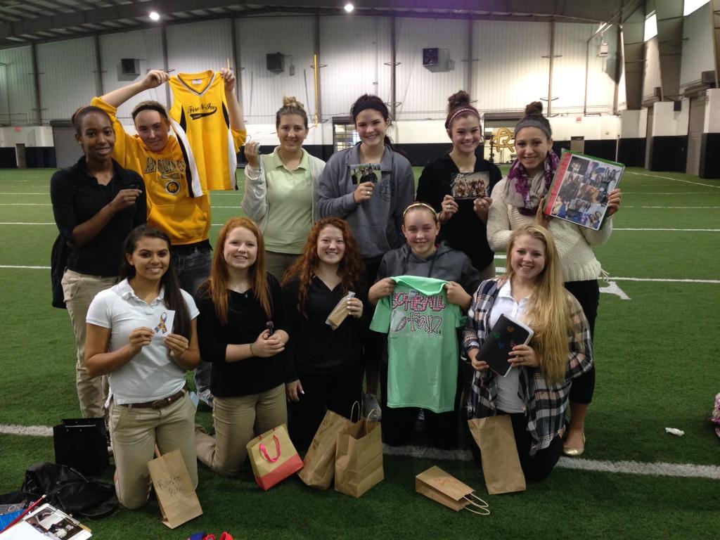 RCHSLADYDOGSB's tweet image. All About Me Bags! "Love one another with brotherly affection" Romans 12:10 #FAIP