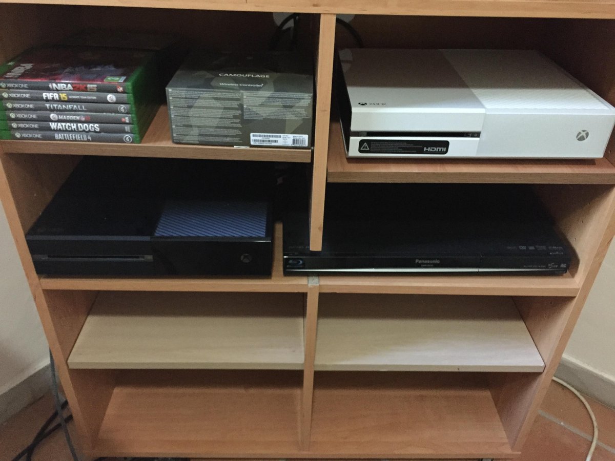 Mario_Reithaar's tweet image. @KarlConrad Thabks for inspiring me to get the #WhiteXboxOne and the #CamoController Keep up the good work!