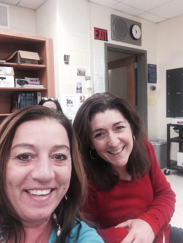 RizzaHara's tweet photo. @NPSprof_learn #Npsprofdev Learning Technology with a master teacher, Lori Baylock! http://t.co/kqHzZZOLCE