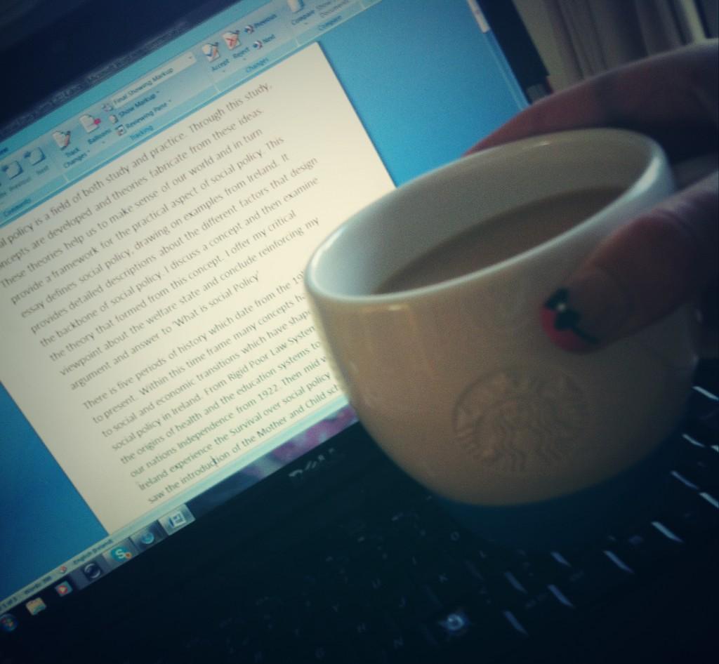 kikiceewa's tweet photo. This is getting me through the last few 100 words ☕️ #tea #soclose #essay http://t.co/bDxyJEFbLy
