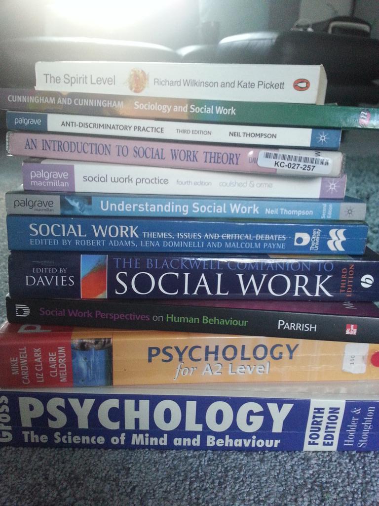 nictee25's tweet photo. Suppose I better make a start #socialwork #socialworkstudies #somelightreading #research #GCU #assignment http://t.co/d8cmvqbPZB