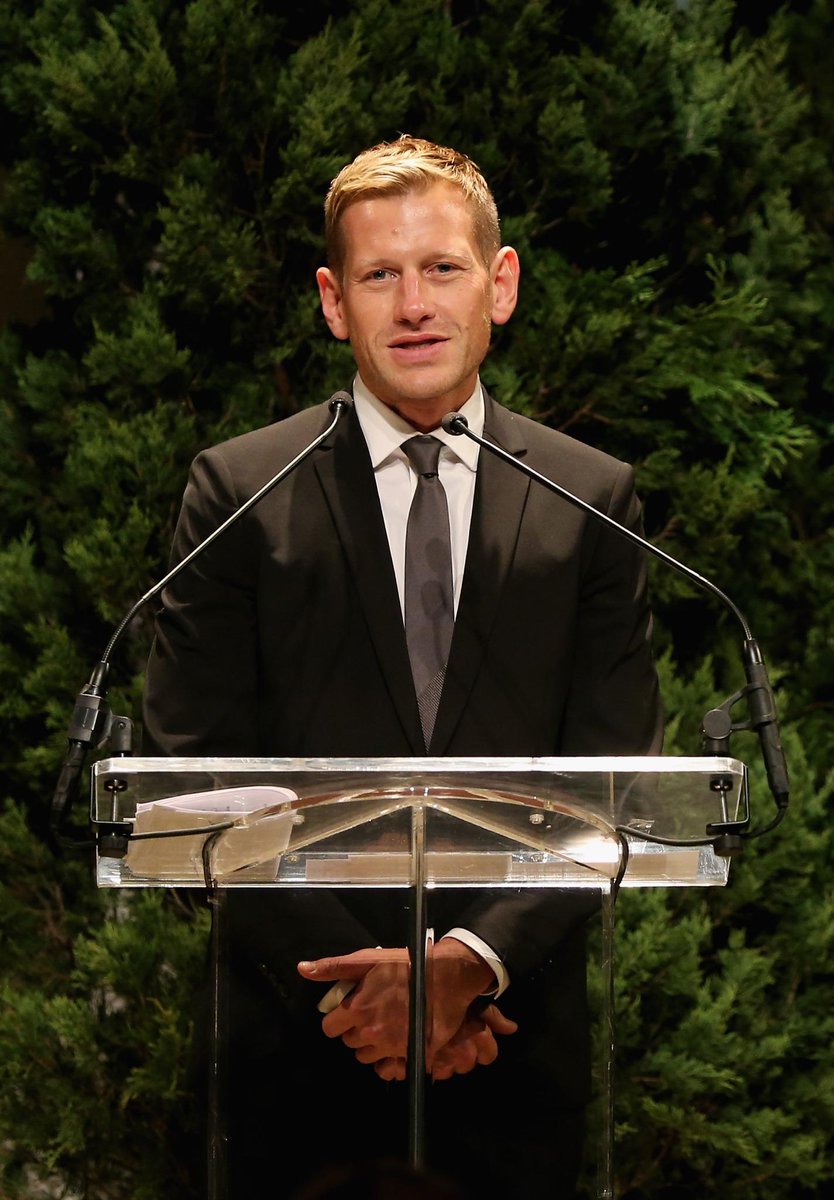 VogueFrance's tweet photo. #PaulAndrew is named winner of the CFDA/Vogue Fashion Fund 2014 in New York. http://t.co/VKtGRbyMAQ #CFDA2014 http://t.co/x02Ktfl9ri