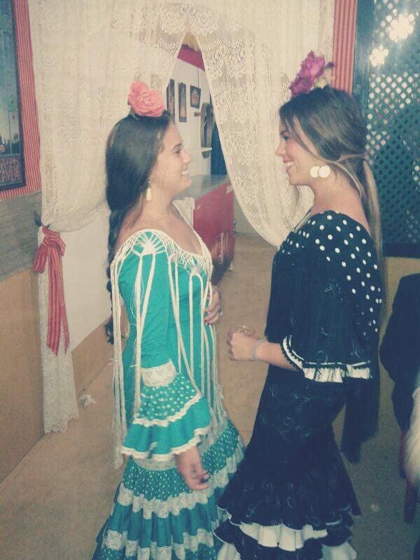 lugomez96's tweet photo. "@angymontaldo: Mi niña que ya no es tan chicaaa 🎉♥ @lugomez96 http://t.co/QRlgK9eL0v"migrdiiiiii milgraciasssss ♡♡♡ te quierooo