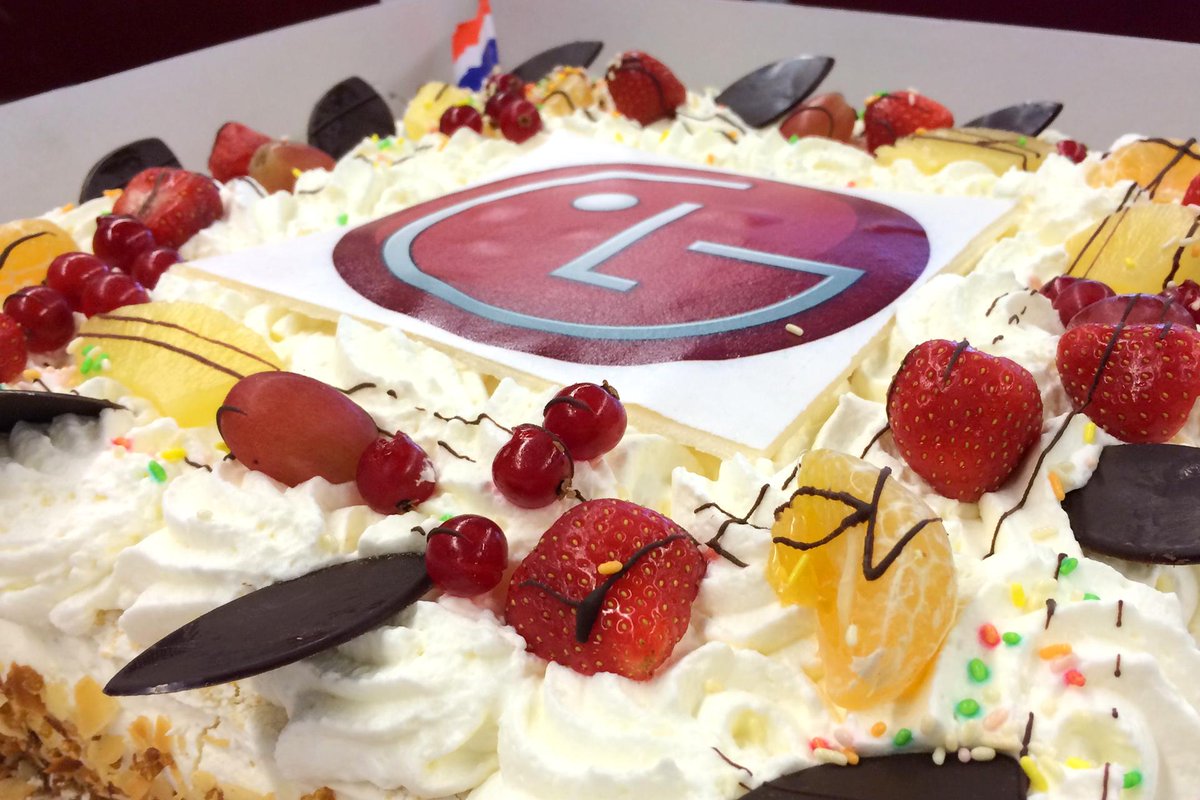 peperzaken's tweet image. Bedankt LG voor de heerlijke taart! #LG #lgsolutions