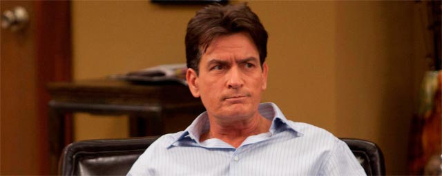 SensaCine's tweet photo. CHARLIE SHEEN asegura estar a un paso de su regreso a #DosHombresYMedio: http://t.co/J91wzSzshF http://t.co/LP9OyhQ3bz