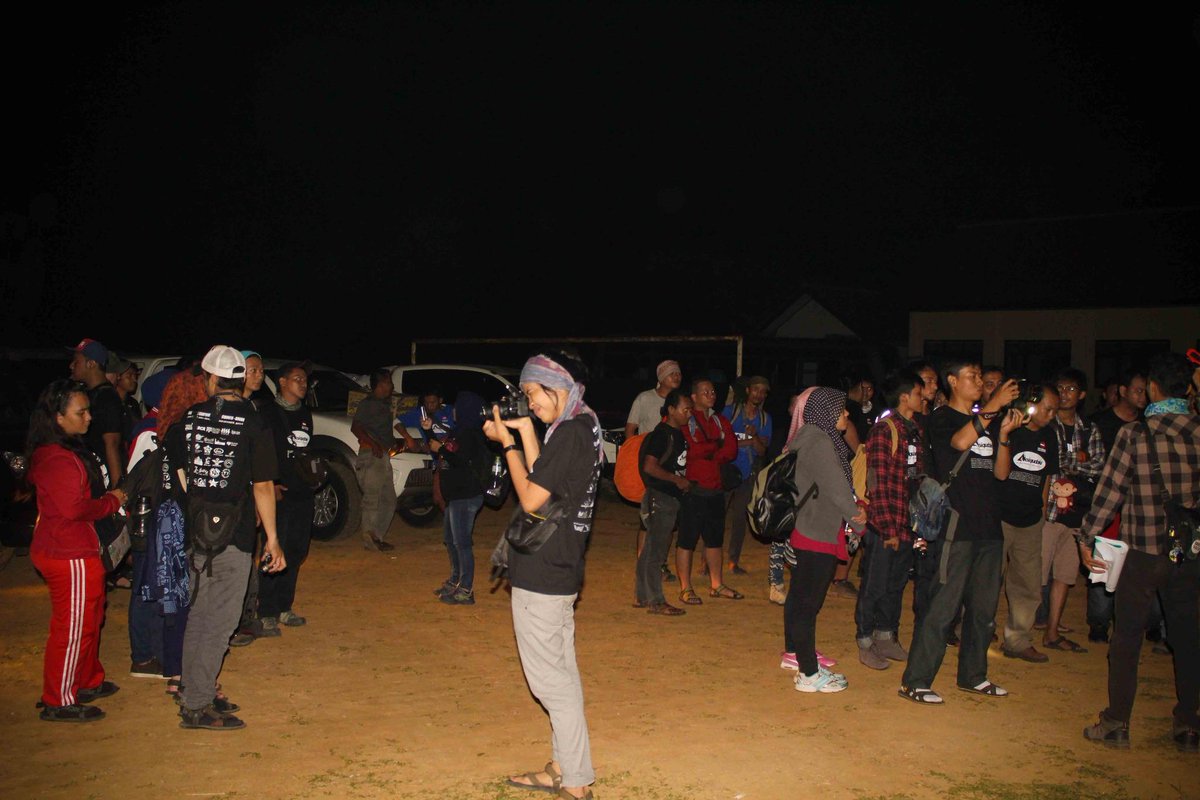 RumahJerami's tweet photo. berkumpul dan berdiskusi sebelum pendakian, bersama semua tim dan para pendaki http://t.co/w6L8aOnBxe