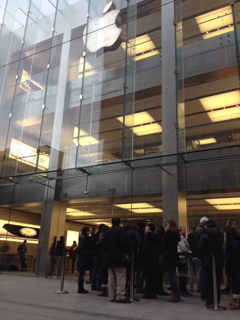 gregschmidt's tweet photo. ...at the Boylston Street Apple Store. #iVote http://t.co/E3OU3vMchv
