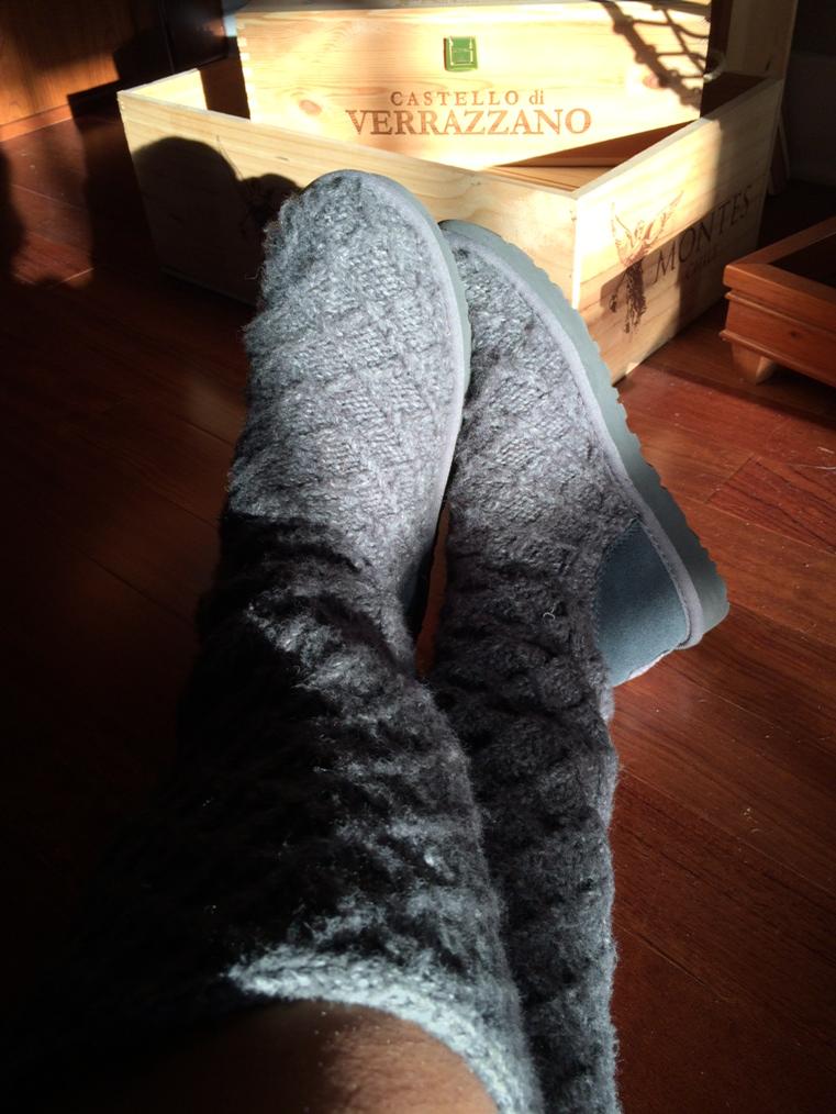 ashleygTV's tweet photo. 56 degrees in #Tampa, Ugg boots on. Why do I feel like I should apologize? #allwarm #tothepolls @abcactionnews http://t.co/5gkWSmFBHs