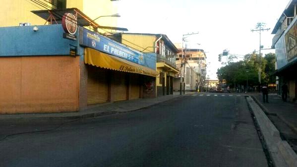 CHARALLAVECUA's tweet photo. RT @gustavogudino “@marquina04: Paro Cívico en Ocumare del Tuy en protesta contra la inseguridad http://t.co/y64jgR2a8W””@RTCHARALLAVE