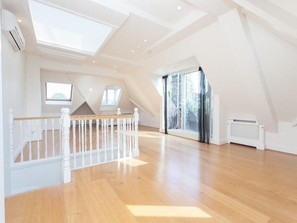 RoseEstates's tweet image. Newly decorated 1763 sqft duplex 3 bed,2 bath flat.44ft reception,wood floor,balcony,communal garden.Sole Agent.£1.3m