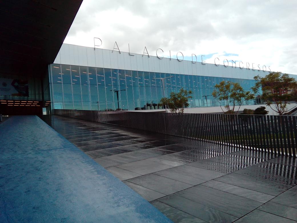 MartaSanchez91's tweet photo. Por fin toca descansar, una muy larrrrrga mañana!! #FIBES #CEDE #Sevilla http://t.co/aOMRf5tPcc
