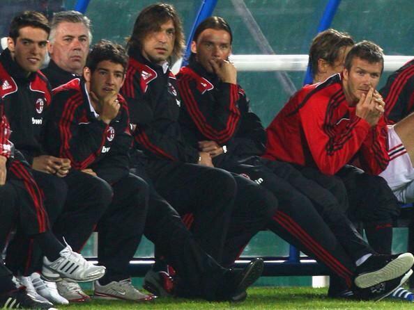 ShibbyMan94's tweet photo. "@iFutbola: Mirar al banco y ver a tanto crack. De temer http://t.co/Cjuqn9dgXZ" tiempos dorados de mi amadísimo Milan ♥