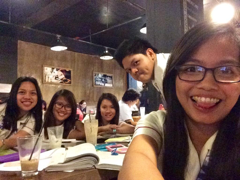 jadereonal18's tweet image. Thank you guys!! 🙌 @janelleserrano_ @lilililiaaaan @maCHAAArap + Kuya Ced 😛 #nerdymode