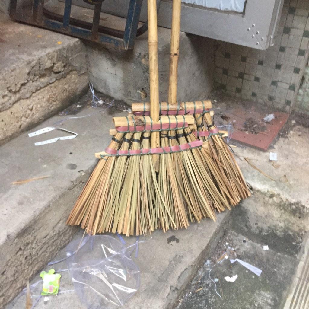 FXDahousecat's tweet image. Classic broom #everydayobject #HongKong