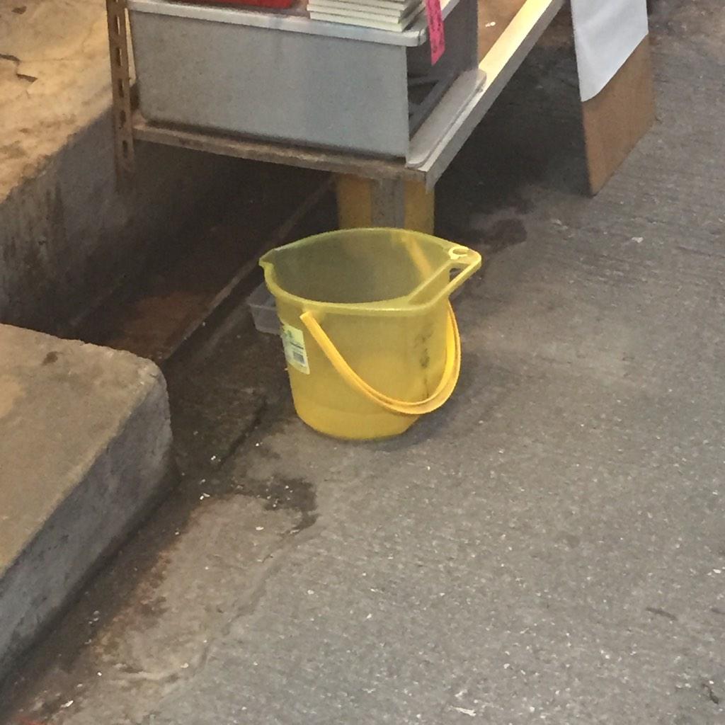 FXDahousecat's tweet image. Clever bucket #everydayobject #HongKong