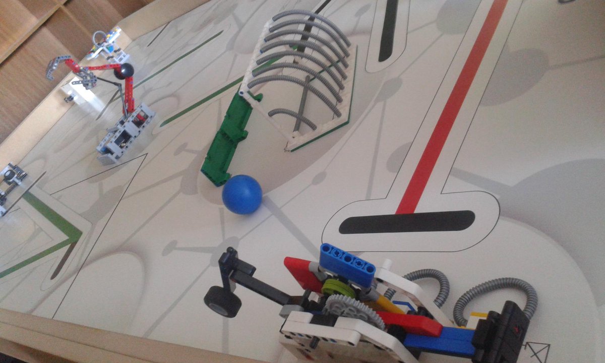 roboteam01's tweet photo. @firstlegoleague hi! we are from spain and we are in the FLL (First Lego League) competition. http://t.co/dewobvxbvL