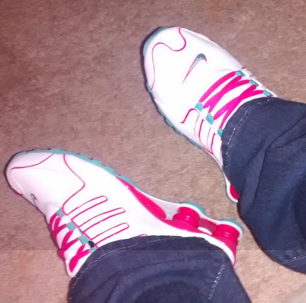 anicoleh0211's tweet photo. #nike #shoe #pink #blue #white #theyfresh ;) http://t.co/b6QyOF9gSQ