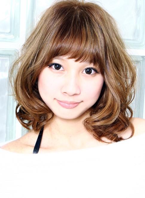 ヘアースタイル図鑑 髪型 ミディアムパーマ 髪色 ミルクティーアッシュ 特徴 ストレートでロングも可能 Http T Co On23uq5lgt