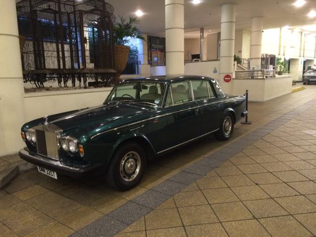 lefred's tweet image. @lepeterboros just change room for the next talk... And he parked his car like a gentleman #peterborosrulez