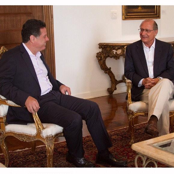 souJM45's tweet photo. Regram @geraldoalckmin_. Muito orgulho em ver nosso governador @marconiperillo e o governador Alckmin juntos. http://t.co/IOYrkKPPQ3