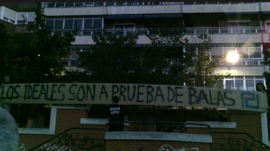 rnv_88's tweet photo. LOS IDEALES SON A PRUEBA DE BALAS. 
GIORGOS Y MANOLIS ¡PRESENTES! http://t.co/UOH40sVaZI