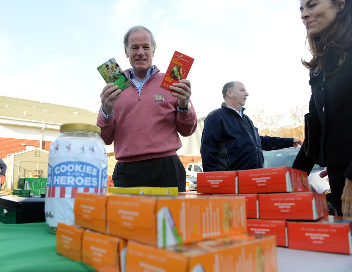 awwTumm's tweet photo. Republican candidate Tom Foley buys Girlscout Cookies at Quaker Farms School in Oxford where turnout was high. http://t.co/BIe4oDhRHU