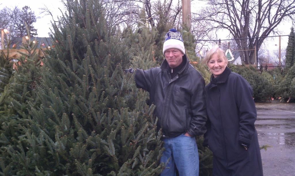 NativityTreeLot's tweet image. The Mayor of Garage Logic at the tree lot.
Will he be back this year?
@RookieGL