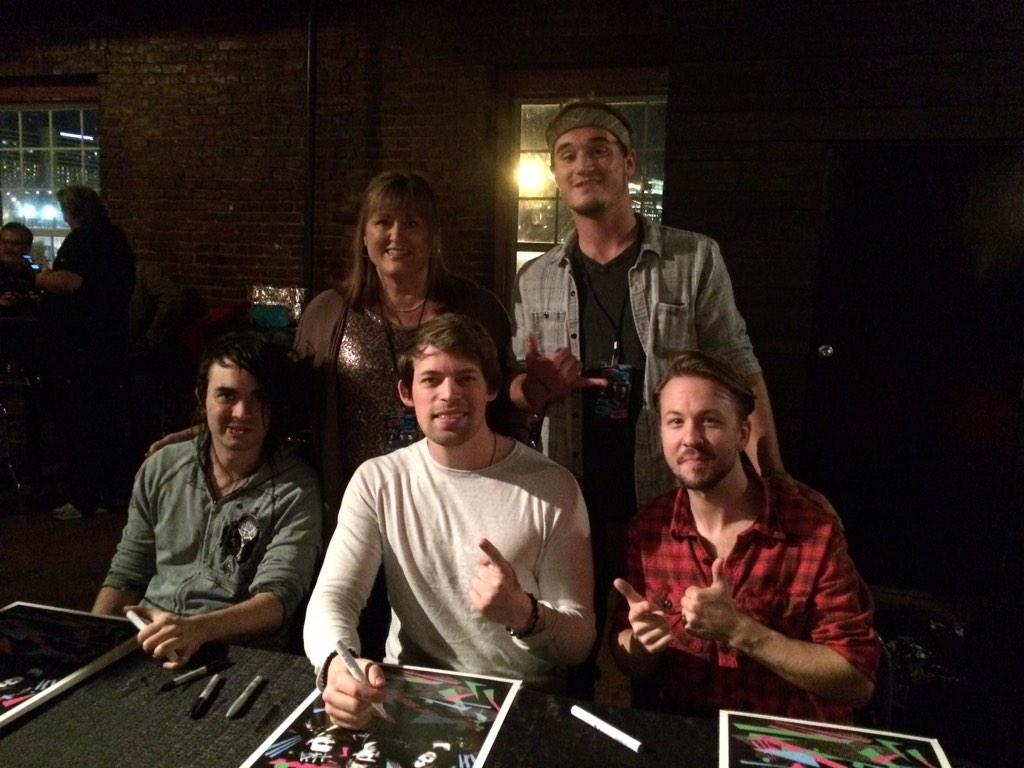 comofo's tweet photo. @DirtyLoops The talent is off the chart! Blessed to have been a part of the first sold out show!! #DirtyLoopsLive http://t.co/FwznqZrDuI