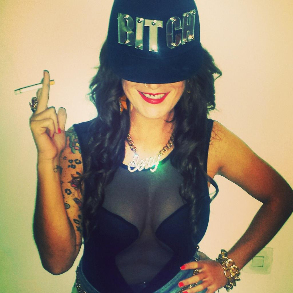 Miss_yeye18's tweet photo. We party!! 🎉💲👑 http://t.co/YtR80zjNZL