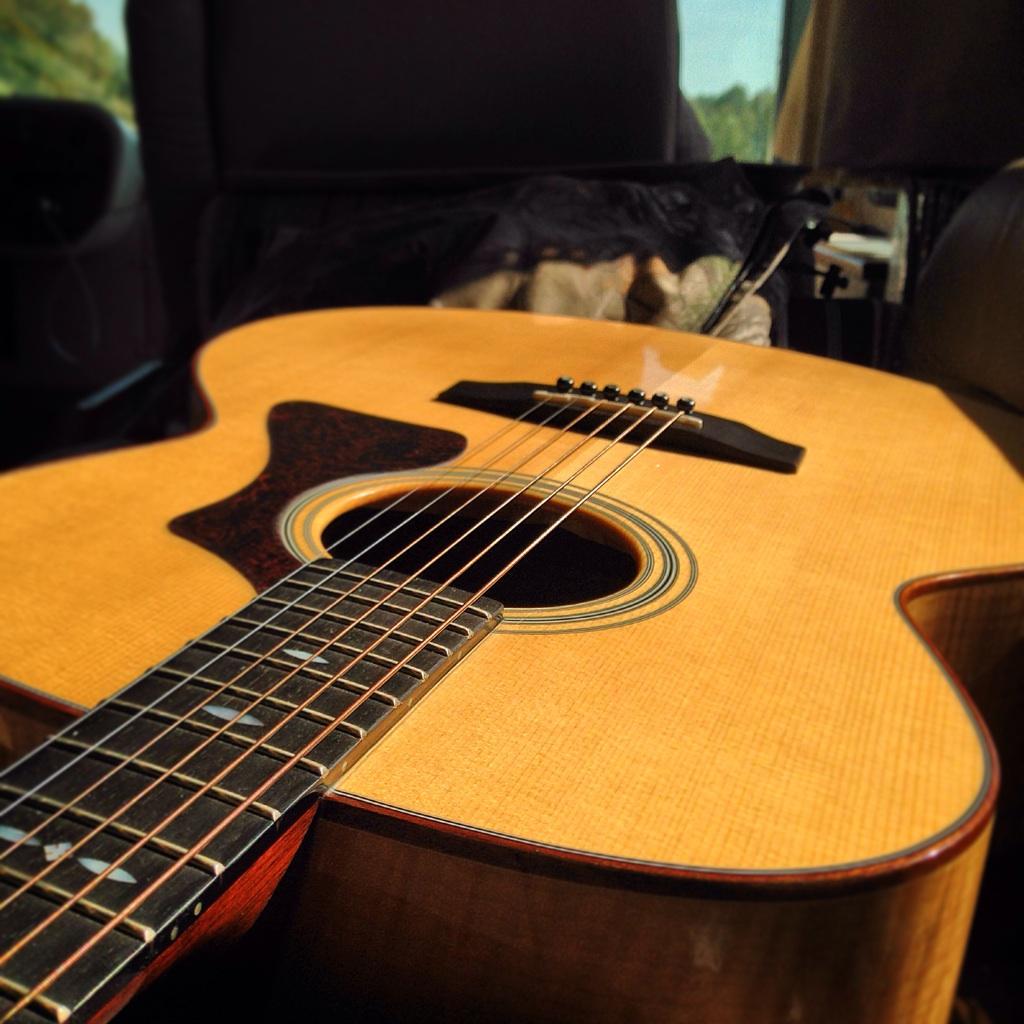Sarahjh019's tweet photo. Doing a little songwriting with "Emmylou" on the way home today!🎵😊 #songwriting #emmylou #homeiswheretheheartis http://t.co/jMK25WssL5