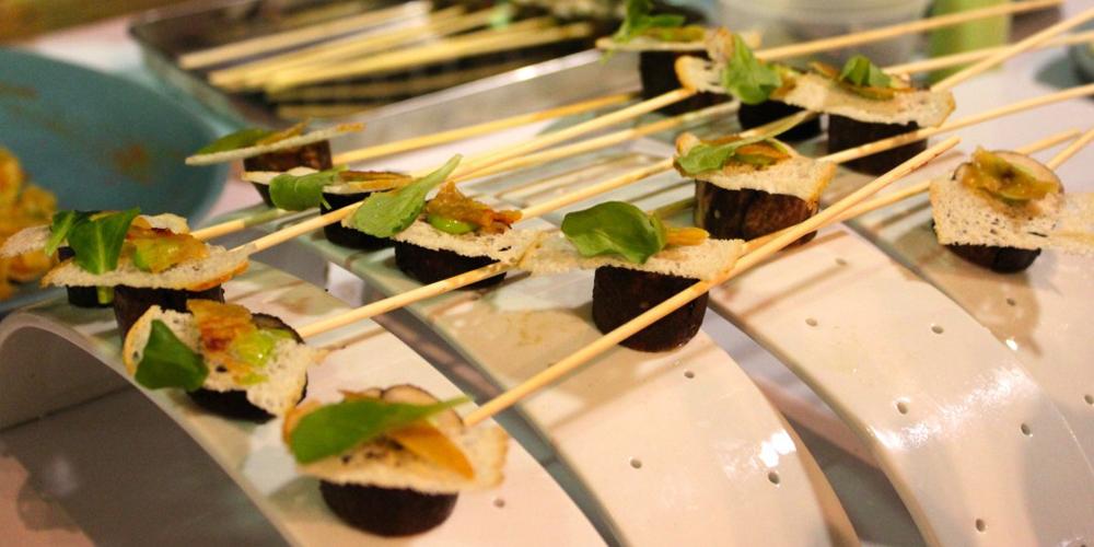 halifaxbloggers's tweet photo. .@Halifood's review of the food @DBDEast will make you hungry all over again: http://t.co/NajdbwtRIy #food http://t.co/KbdHWJir2H