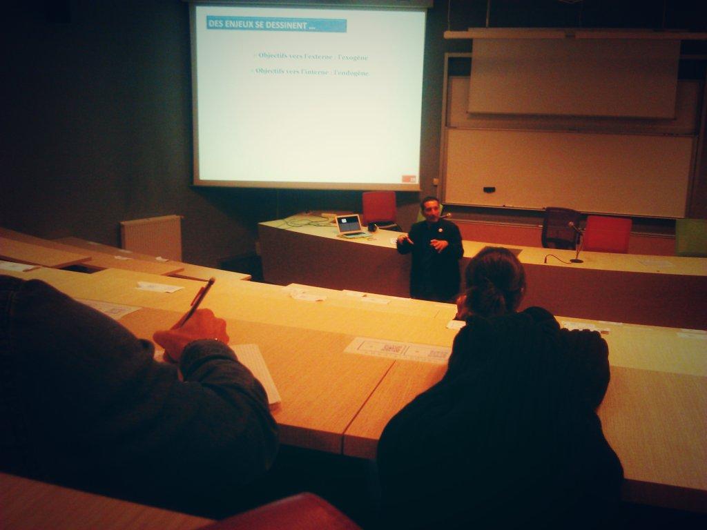 IdeaCaen's tweet photo. Conférence #Marketing du #territoire par @marcthebault #directeur #communication @Caenlamer ! Cc @iaecaen #Alumni http://t.co/uVpM4IhMdS