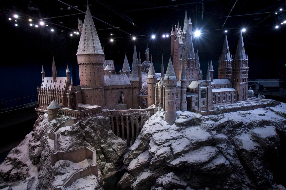 wbtourlondon's tweet photo. Let the #Christmas countdown commence, only ten days until #HogwartsInTheSnow begins! http://t.co/vQZ7qVxOKV http://t.co/D9ZfUA3Yfx