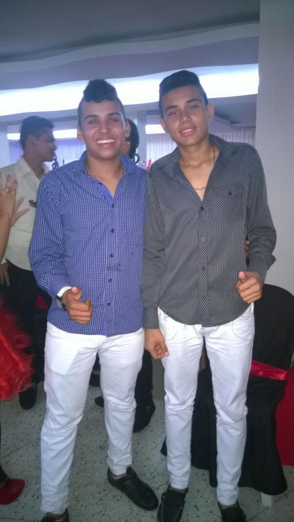 ChomeloDiceQue's tweet photo. Con el @RoyMadera07 en el 15 de keller http://t.co/7x6myAXeAw