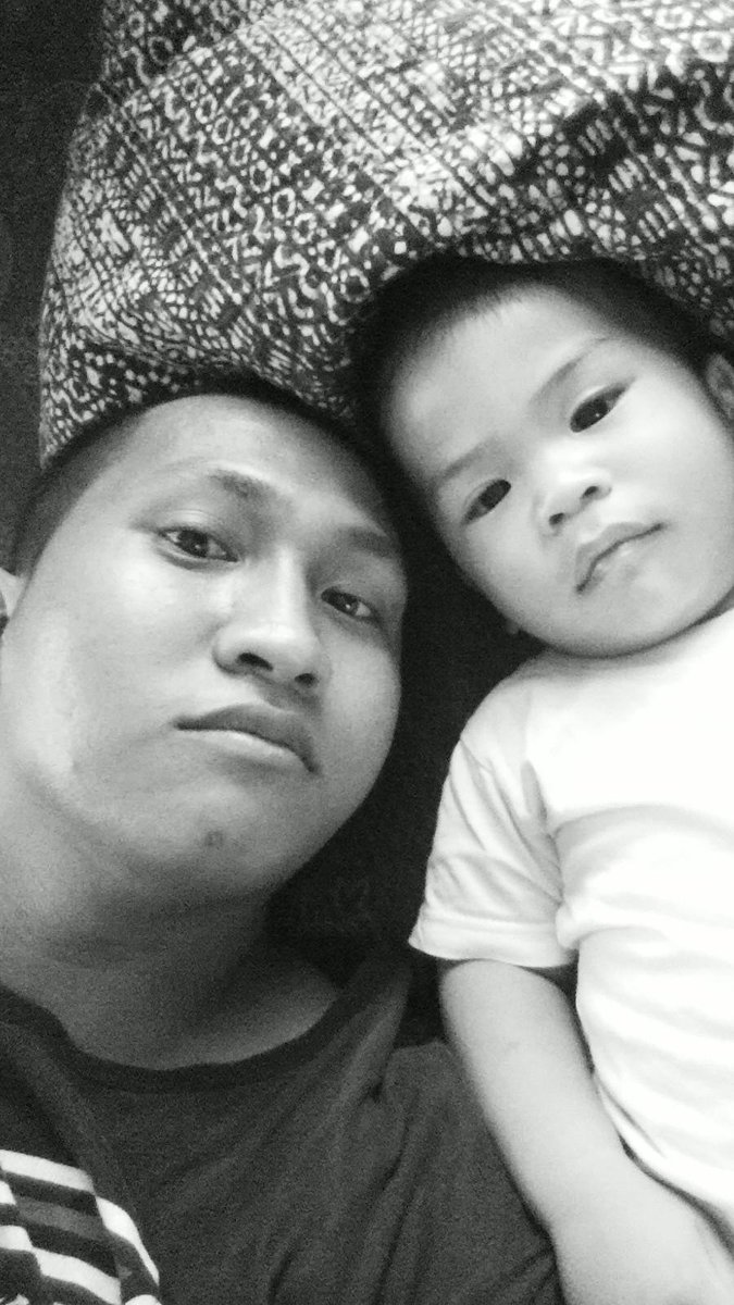 daneshathaa's tweet photo. Papap dan aku #EdisiCemberut :)) http://t.co/Fd5RsFHgSV