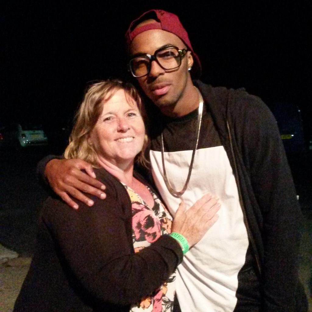 JeniAnna_x's tweet image. @mk1official #AskSim #TeamMK1 do you remember when you met my mum??:')