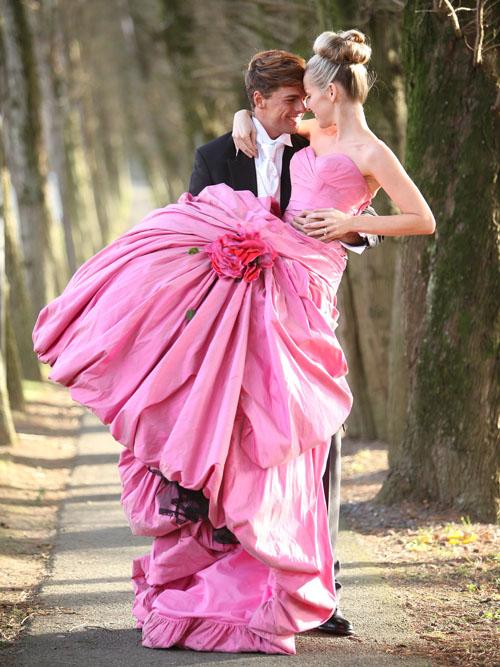 bridalrooms41's tweet image. This absolutely fabulous @ianstuartbride dress is a MUST try on if you're looking for something striking and unique