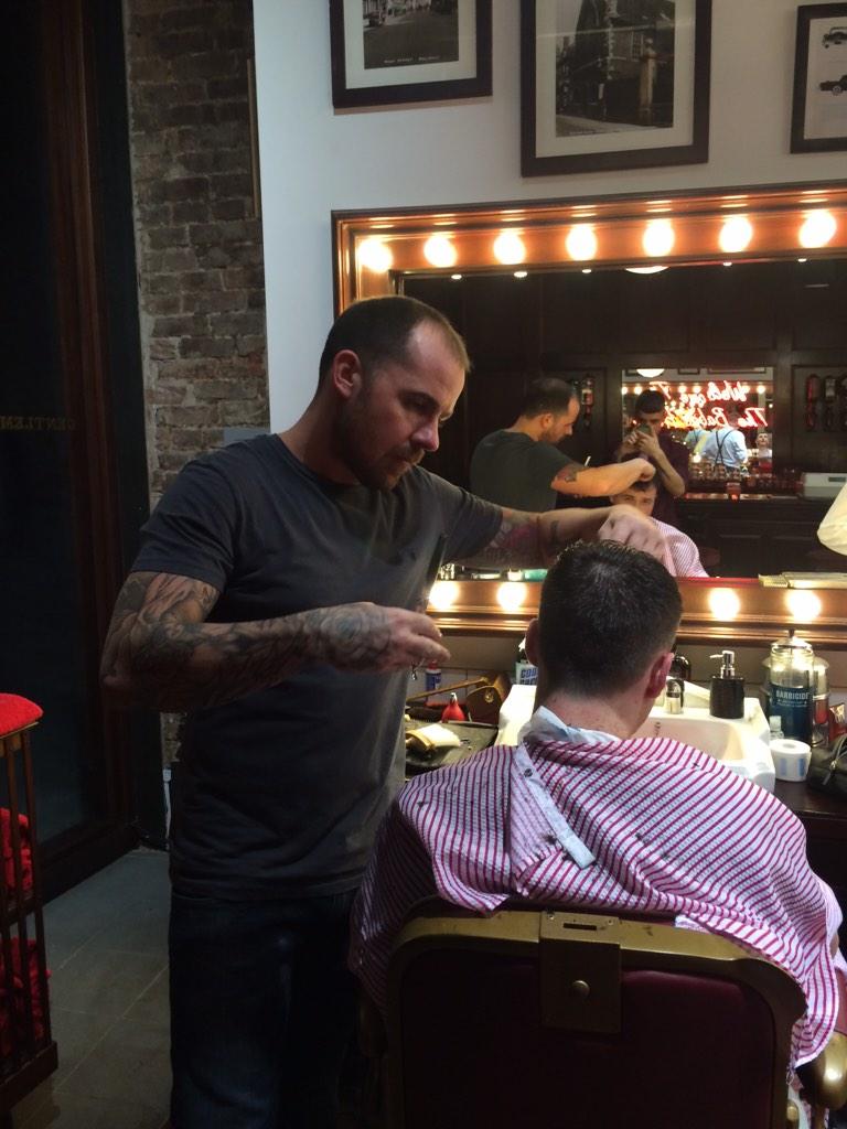SPG81's tweet photo. Nip in see the boys on my week off one of my regulars is in and wants me! #Notaproblemsir @BarberBarberuk http://t.co/2Qxaqkxwdm