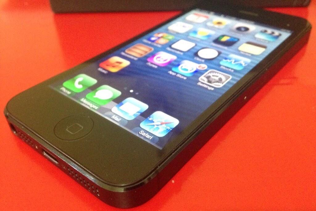 <a href="/abangApple/">Abang Apple</a> <a href="/AppleJember/">iLVE Apple</a> <a href="/applaus_sby/">Applus</a> 
Di jual 
iPhone 5 16Gb Black Fullset
iPhone 5 64Gb Black Fullset (min headset)