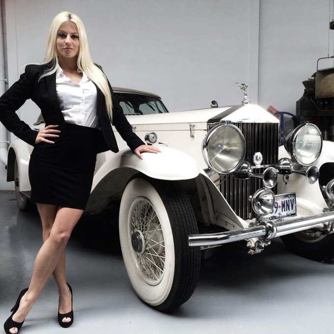 Avec une belle Rolls Royce de collection pour le prochain film de #BlueOne r&eacute;alis&eacute; par @TonyCarreraxxx<a href="/tag/blueone"class="tags"><span>#blueone</span></a>