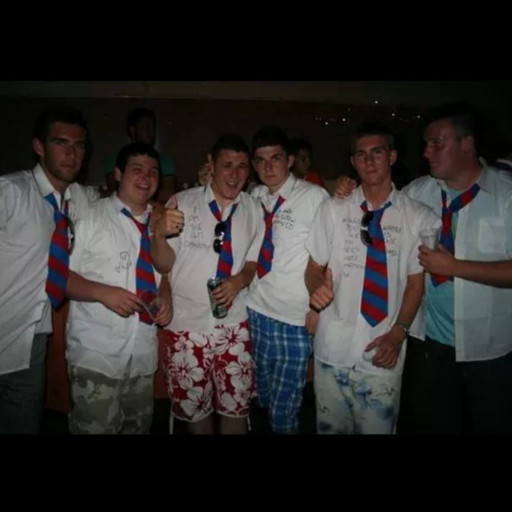 jasemccarroll's tweet photo. @allymaconnachie @Ross_mcd90 @jamesmorrison19 @RossLaw69 the glory days #zanteboys http://t.co/tZTWLFUFyo