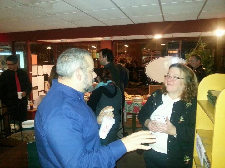 MFuniciello2014's tweet photo. Talking politics at the party #ny21 #gogreen http://t.co/Iwbqk9oXW6