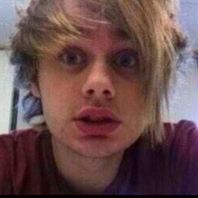 5secondsofohhh's tweet photo. #vote5sos http://t.co/aLMvurBEJq