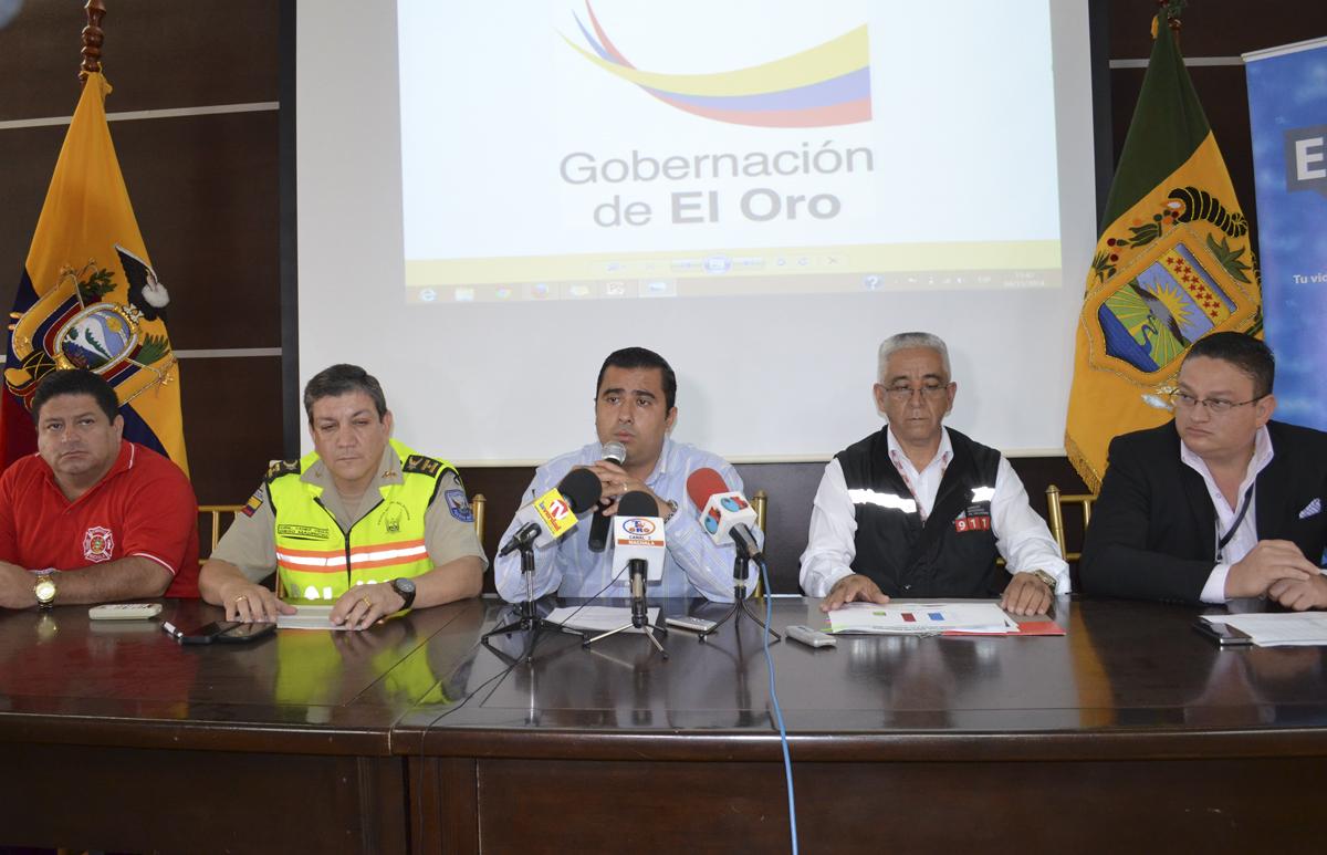 CANAL5MCTV's tweet photo. El gobernador Pablo Granda D, junto a las autoridades de control presentó el informe del operativo durante  feriado http://t.co/hzAiwZIIEs