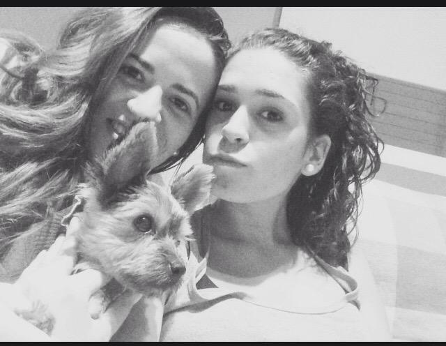 93judithg's tweet photo. Buenas nochesss😚🐶 http://t.co/aqSO0HsLYX