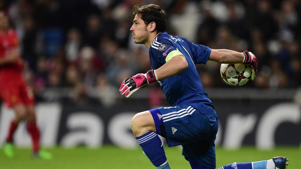RealMadrid_GO's tweet photo. Casillas en Champions:

-Mas minutos disputados
-Mas partidos jugados
-Portero más joven en debutar

¡LEYENDA! http://t.co/lSVkoyoe0K