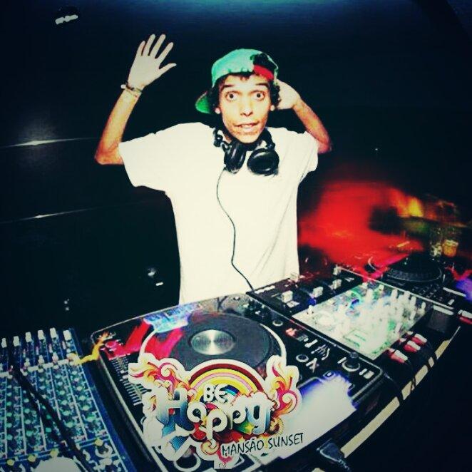 beproducoes's tweet photo. Tamo pesado Dj Jemim com o melhor do rap, original hip hop, trap da nova geração.. #BeHappySunset7 http://t.co/KA8YhpuJaw