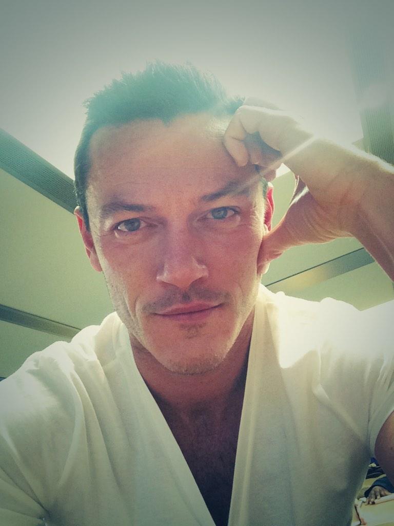 Luke Evans on Twitter "Genius Bar..... http//t.co/kAOdO2x9iB"