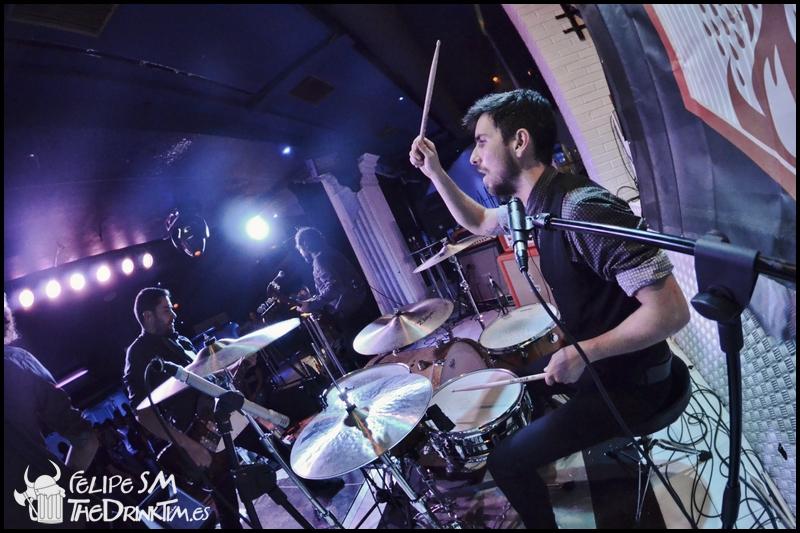 keeptheflameweb's tweet photo. Crónica de Helltrip, Operators y Swap en Oviedo http://t.co/jjwCX6qPsv @HELLTRIProck @SWAP_Official @whippoorconcier http://t.co/WQIHJL0BJ3